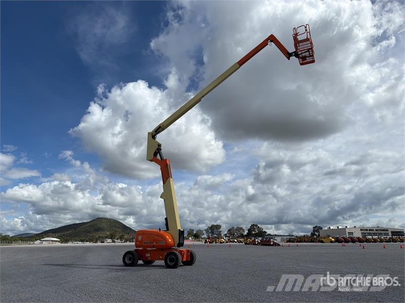 JLG 800AJ 2WD Diesel Elevador Articulado / Articulatin Strēles pacēlāji