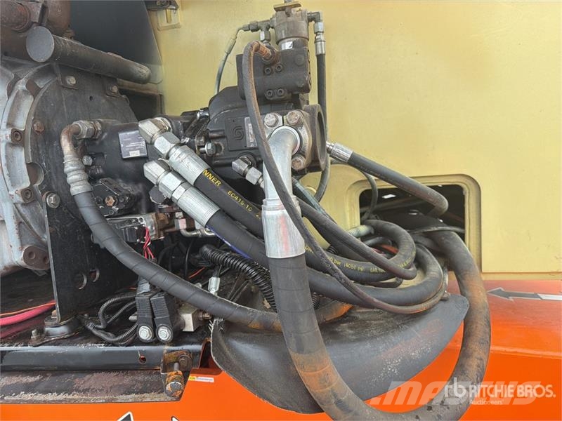 JLG 800AJ 4WD Diesel Elevador Articulado / Articulatin Strēles pacēlāji