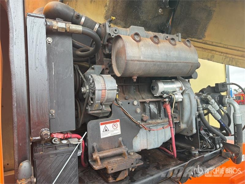 JLG 800AJ 4WD Diesel Elevador Articulado / Articulatin Strēles pacēlāji
