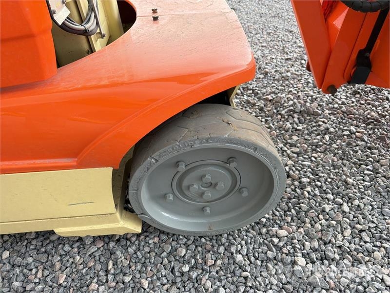 JLG T10E Elevador Vertical / Vertical Mast Lift Vertical mast lifts