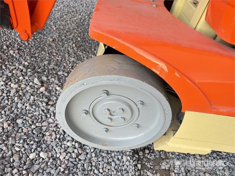 JLG T10E Vertical Mast Lift Plataformas con jaula de elevación