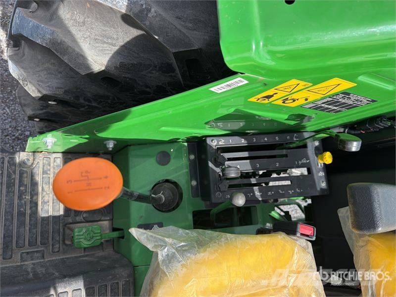 John Deere 5075E Tractor Agricola (Sin Usar) / 4WD Tractor (U الجرارات
