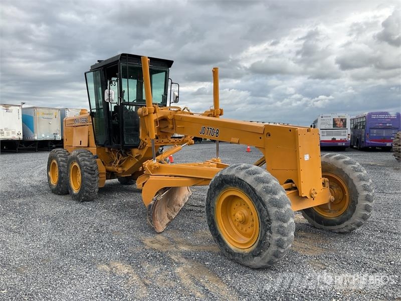 John Deere 770BH モーターグレーダー