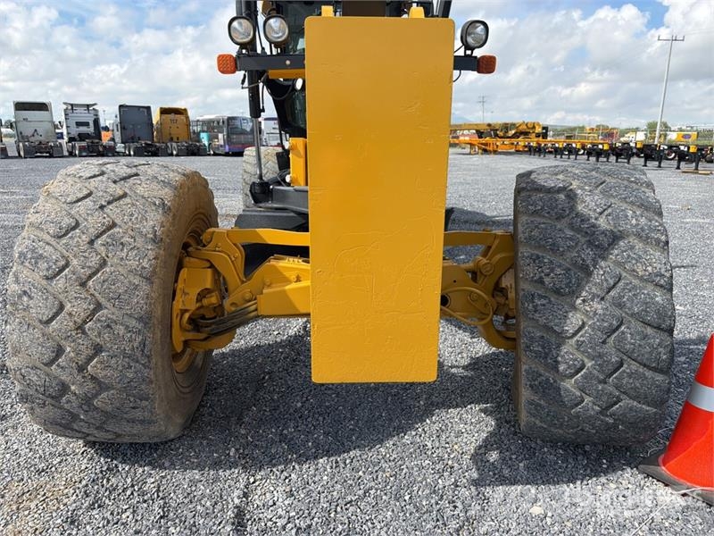 John Deere 872G معدات تمهيد الطرق