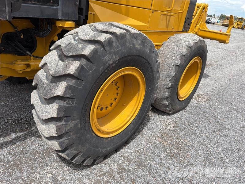 John Deere 872G Grejderi
