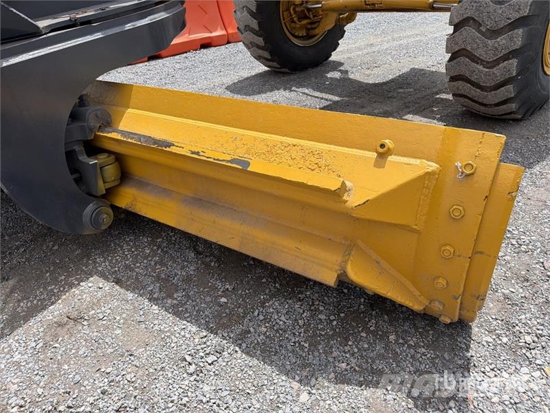John Deere 872G Grejderi