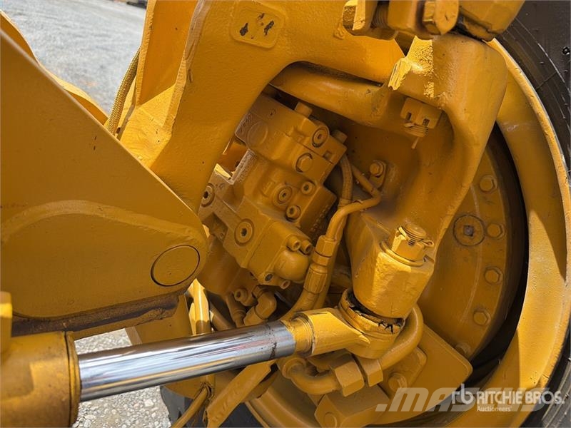 John Deere 872G Grejderi