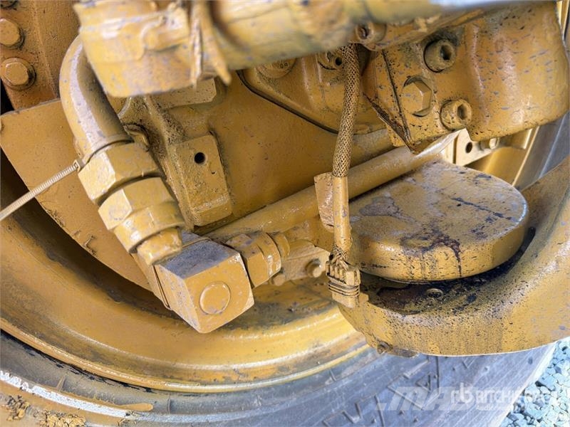 John Deere 872G معدات تمهيد الطرق
