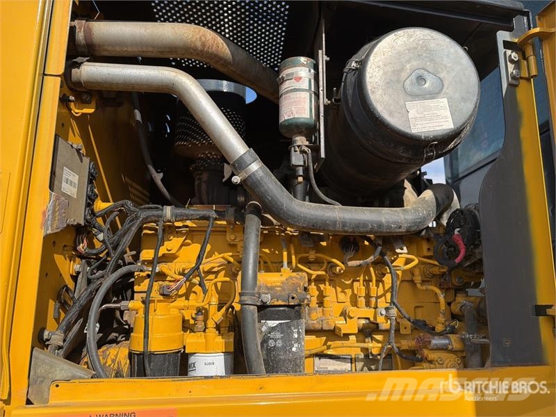 John Deere 872G معدات تمهيد الطرق