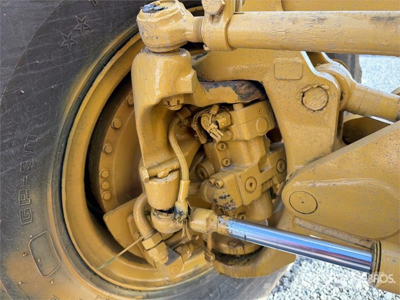 John Deere 872G معدات تمهيد الطرق