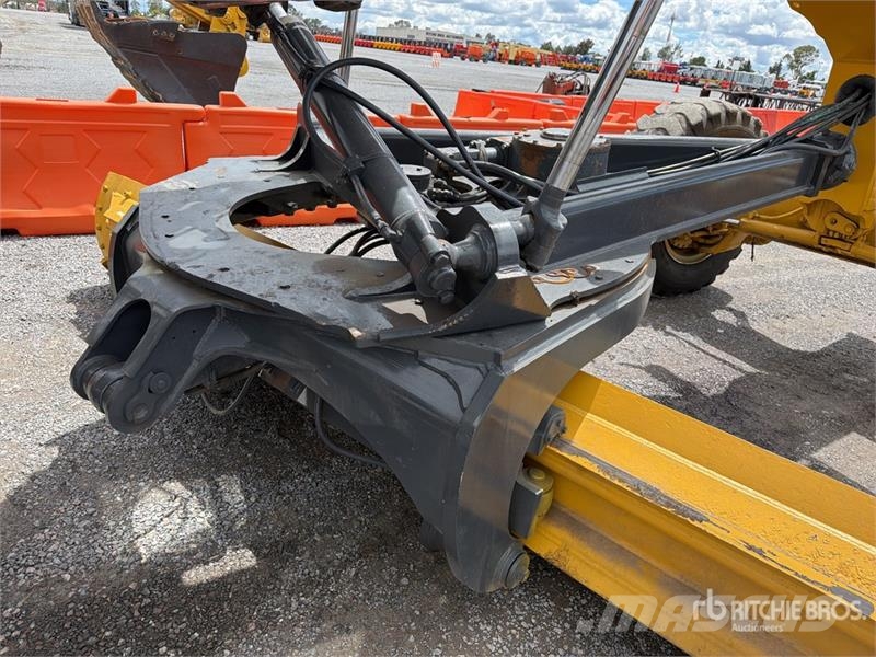 John Deere 872G Grejderi