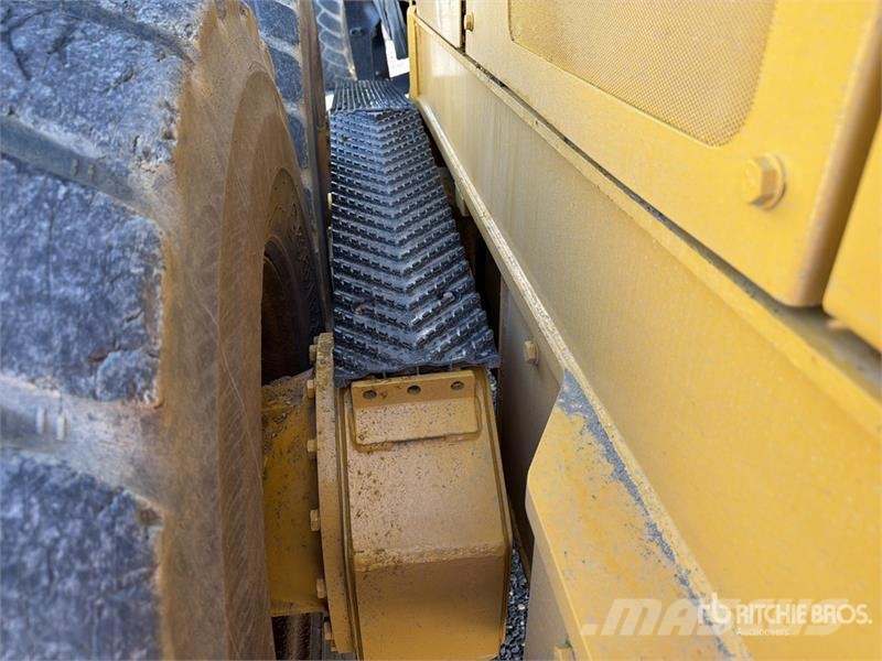 John Deere 872G معدات تمهيد الطرق