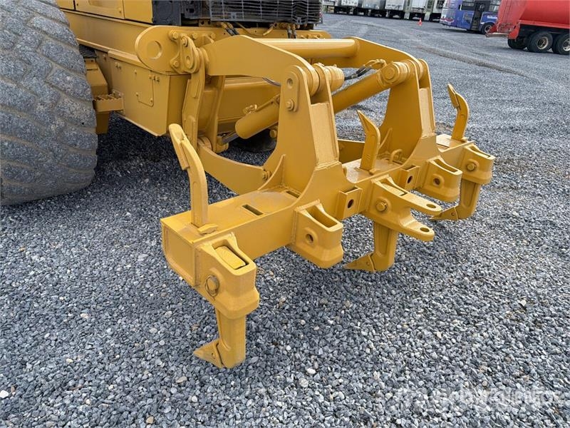 John Deere 872G معدات تمهيد الطرق