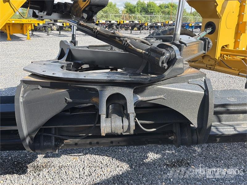 John Deere 872G معدات تمهيد الطرق
