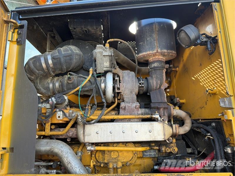 John Deere 872G معدات تمهيد الطرق