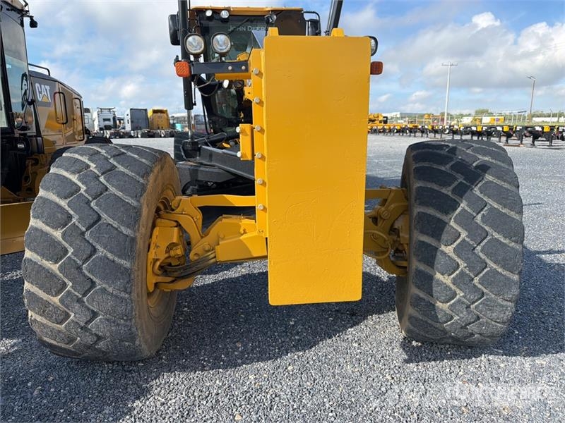 John Deere 872G معدات تمهيد الطرق