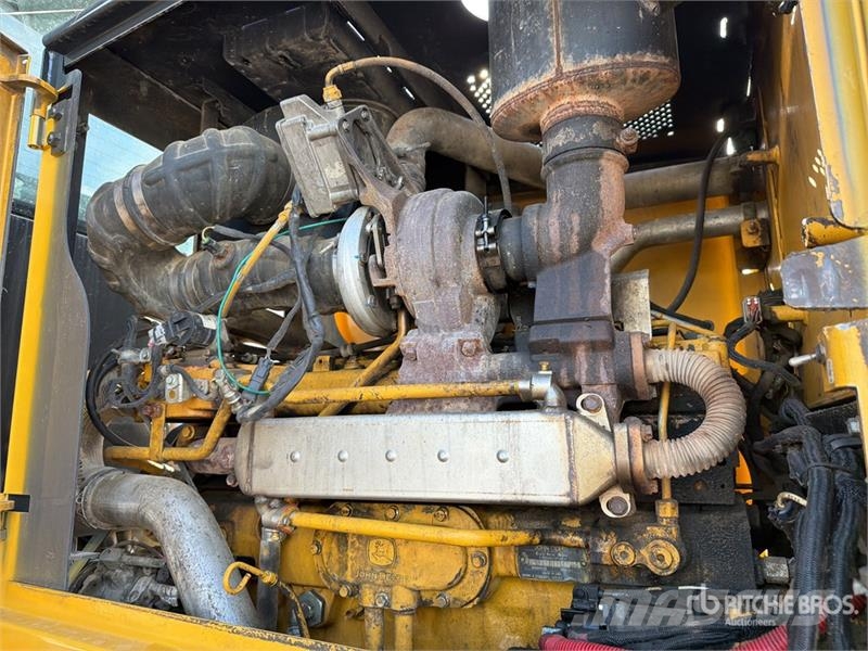 John Deere 872G معدات تمهيد الطرق
