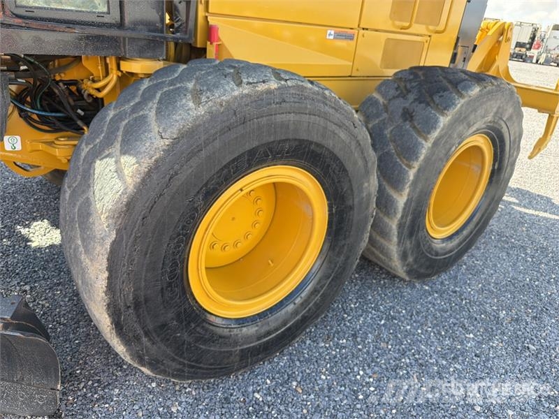 John Deere 872G معدات تمهيد الطرق