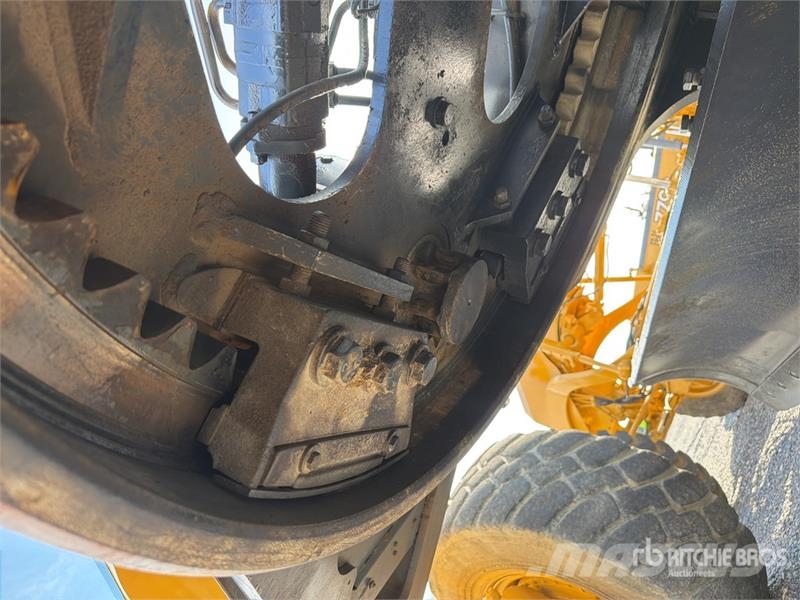 John Deere 872G معدات تمهيد الطرق