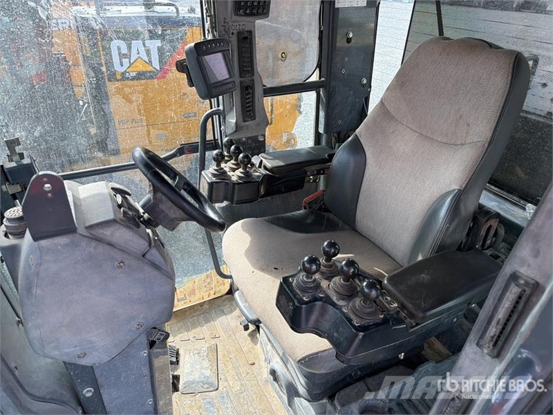 John Deere 872G معدات تمهيد الطرق
