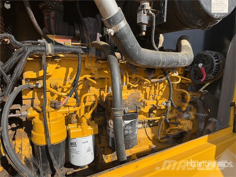 John Deere 872G معدات تمهيد الطرق