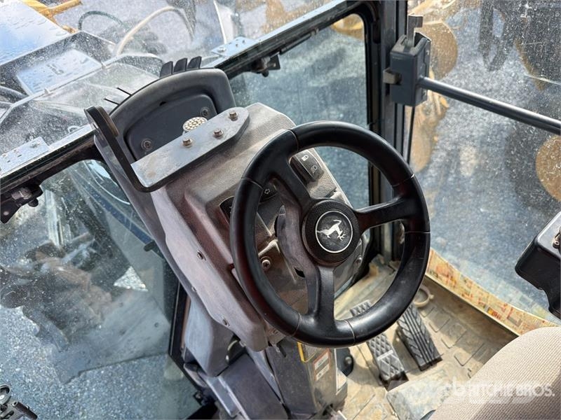 John Deere 872G معدات تمهيد الطرق