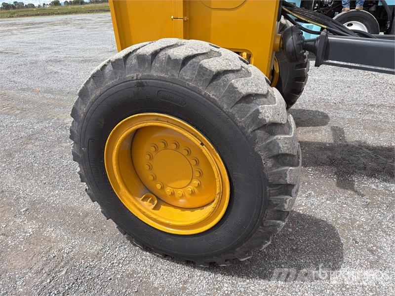 John Deere 872G Grejderi
