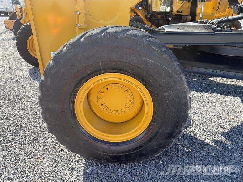John Deere 872G معدات تمهيد الطرق