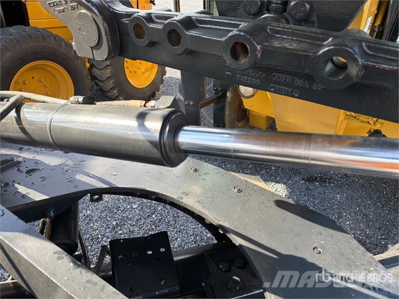 John Deere 872G معدات تمهيد الطرق