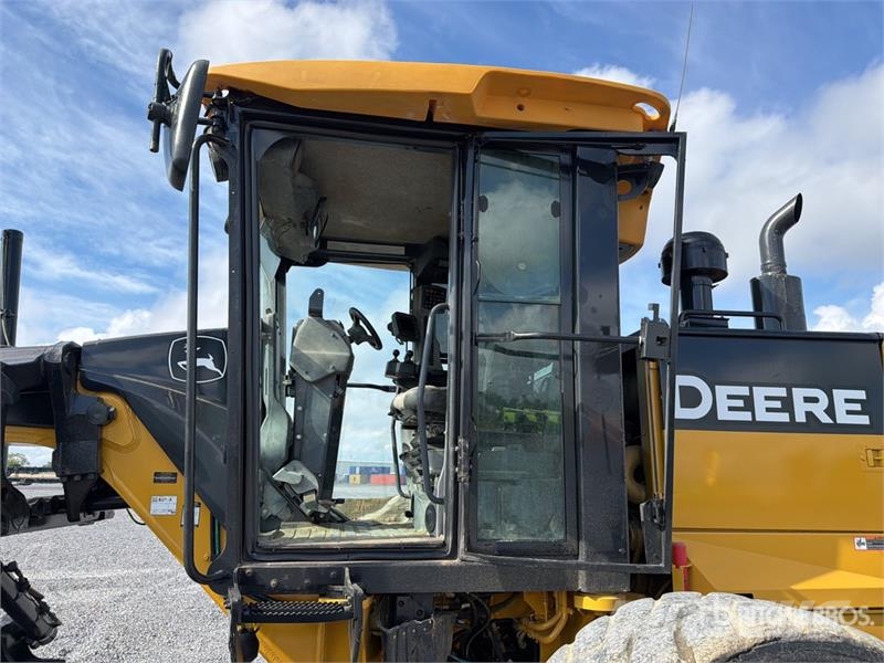 John Deere 872G معدات تمهيد الطرق