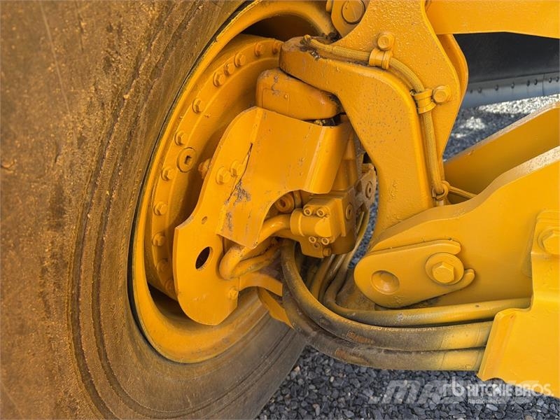 John Deere 872G معدات تمهيد الطرق