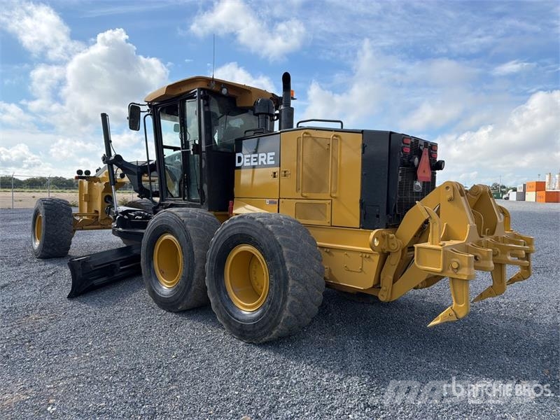 John Deere 872G Грейдери