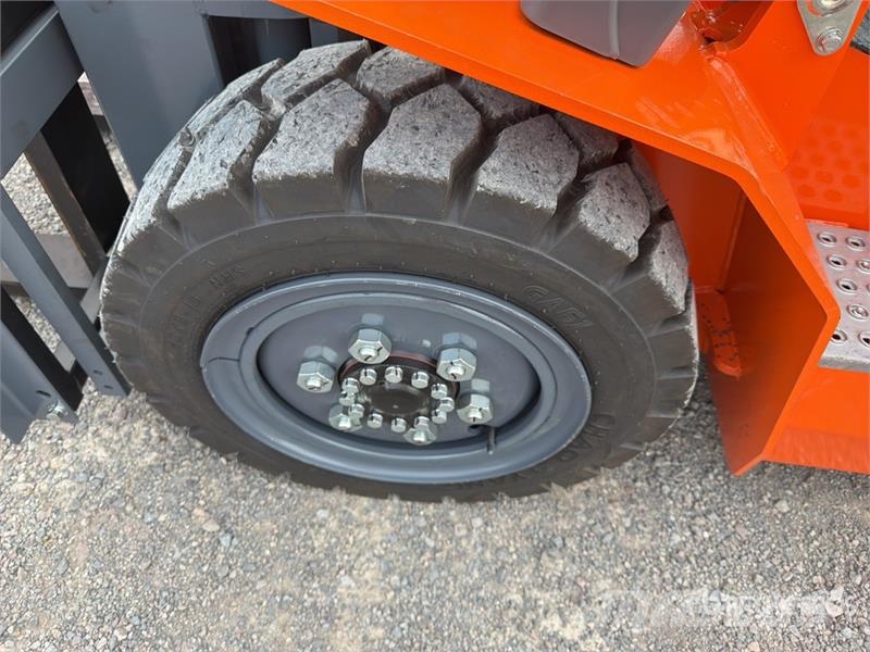 JX Power CPCD35-3S 7700 lb Pneumatic Tire Montacar Інше
