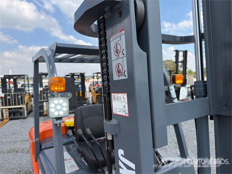  JX POWER CPCD35-3S 7700 lb Pneumatic Tire Forklift Montacargas - otros
