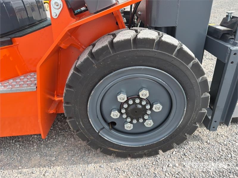 JX Power CPCD35-3S 7700 lb Pneumatic Tire Montacar Інше