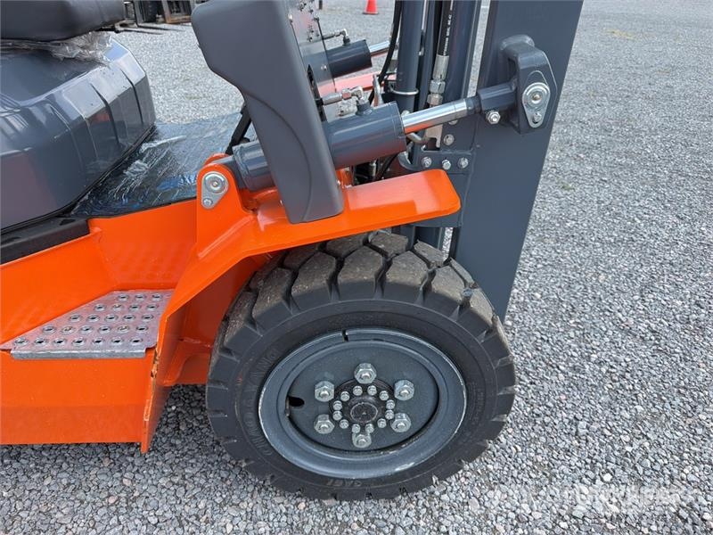  JX POWER CPCD35-3S 7700 lb Pneumatic Tire Forklift Інше