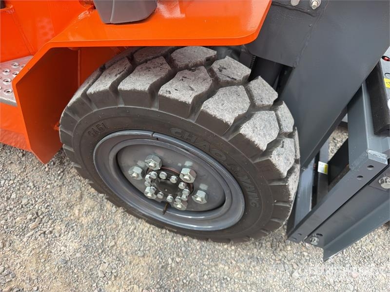 JX Power CPCD35-3S 7700 lb Pneumatic Tire Montacar Інше
