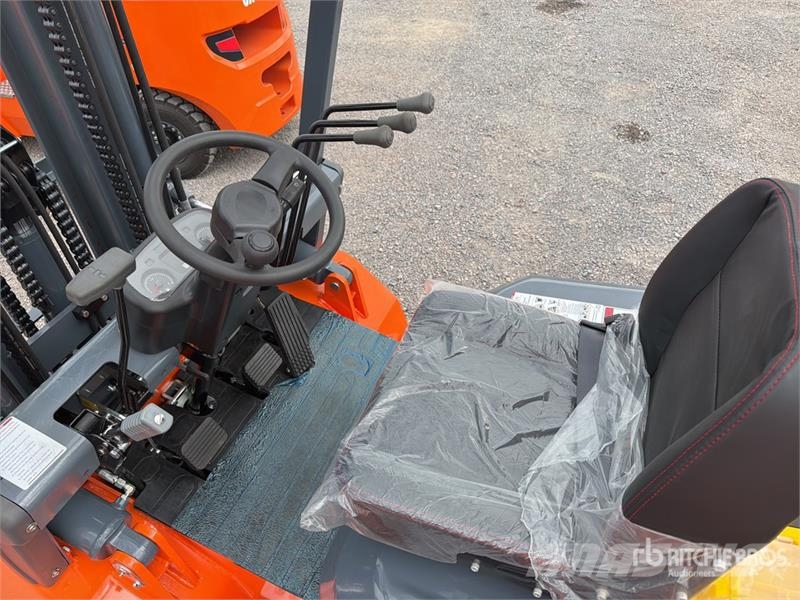 JX Power CPCD35-3S 7700 lb Pneumatic Tire Montacar Інше