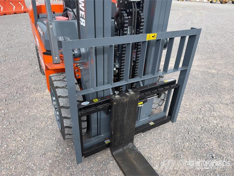 JX Power CPCD35-3S 7700 lb Pneumatic Tire Montacar Інше