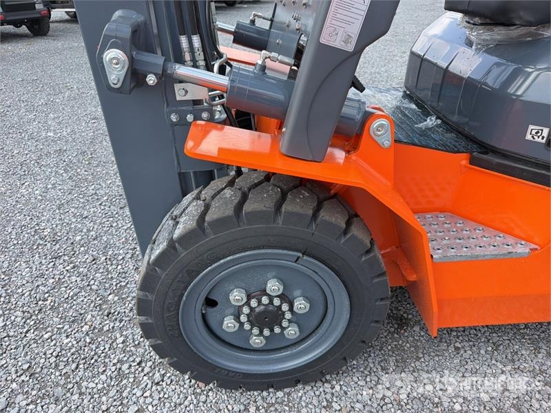  JX POWER CPCD35-3S 7700 lb Pneumatic Tire Forklift Інше