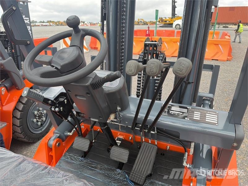 JX Power CPCD35-3S 7700 lb Pneumatic Tire Montacar Інше