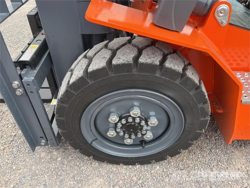 JX Power CPCD35-3S 7700 lb Pneumatic Tire Montacar Інше