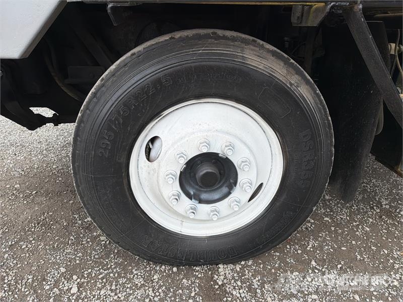 Kalmar 4x2 Tractocamion de Terminal / Spotter Truck Terminalivedukid