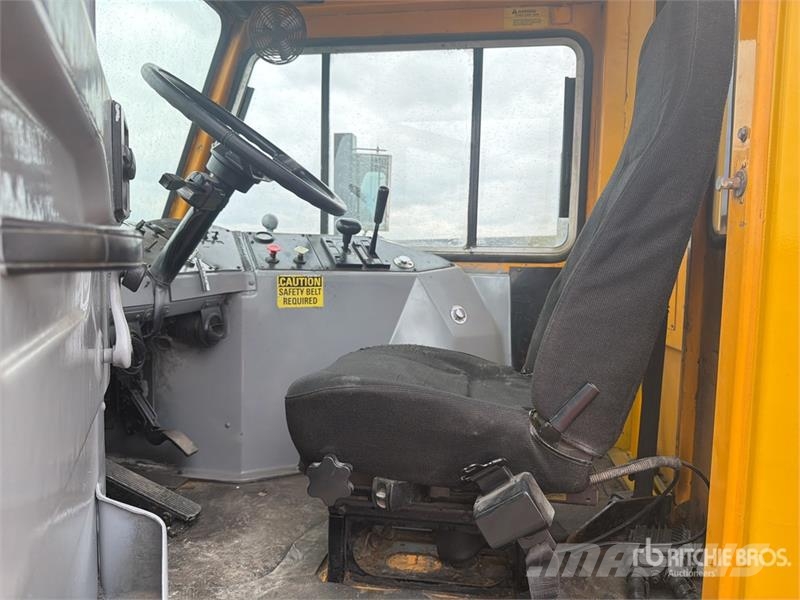 Kalmar 4x2 Tractocamion de Terminal / Spotter Truck Terminalivedukid