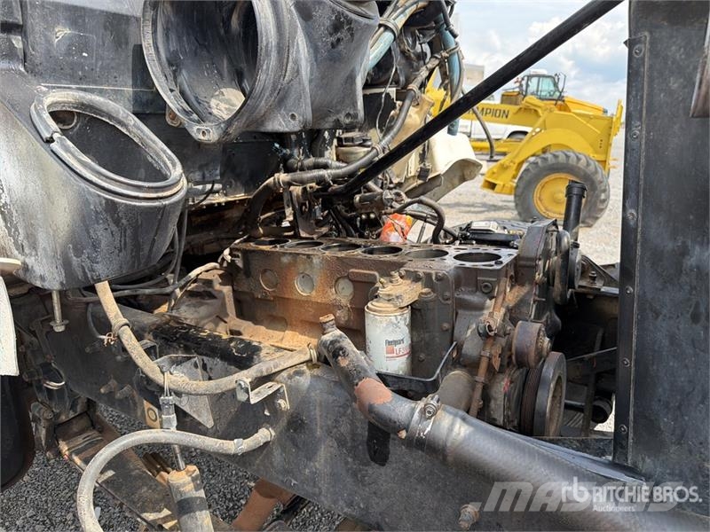 Kenworth T300 Vandens sunkvežimiai