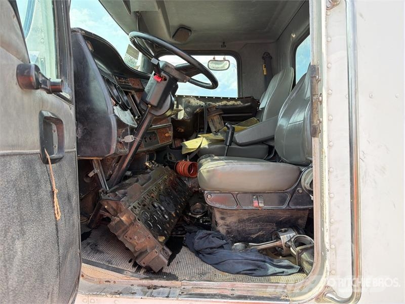 Kenworth T300 Vandens sunkvežimiai