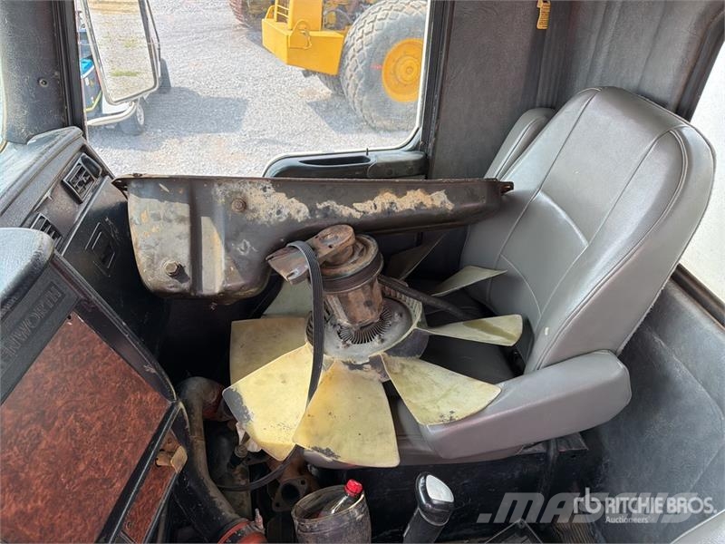 Kenworth T300 Vandens sunkvežimiai