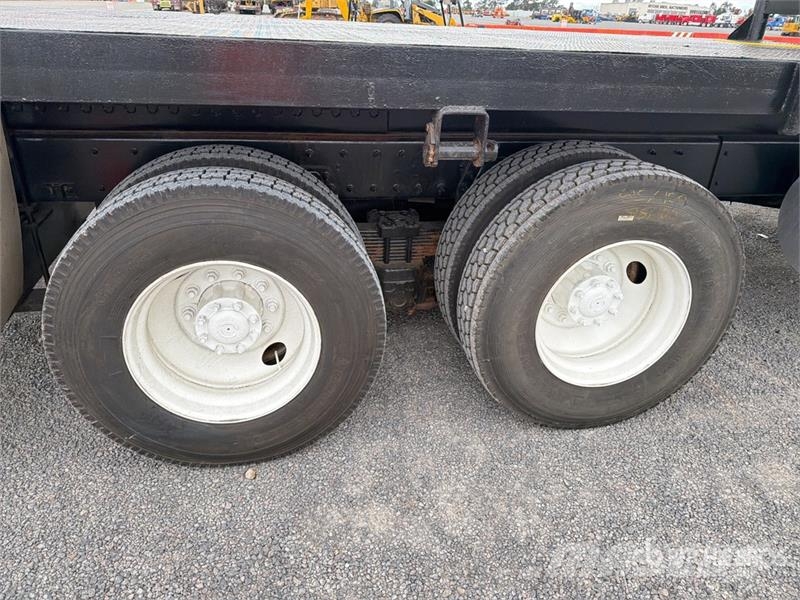 Kenworth T370 Vlakke laadvloer met kraan