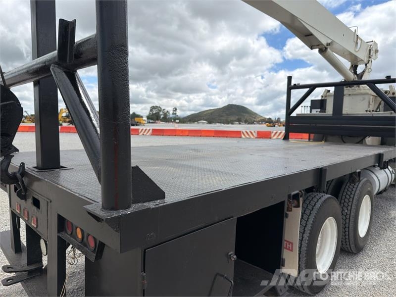 Kenworth T370 Vlakke laadvloer met kraan