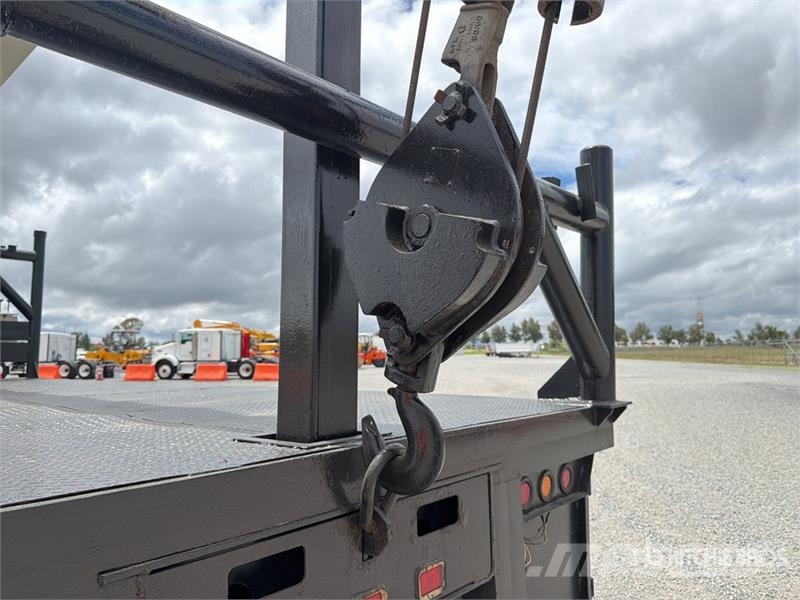 Kenworth T370 Vlakke laadvloer met kraan